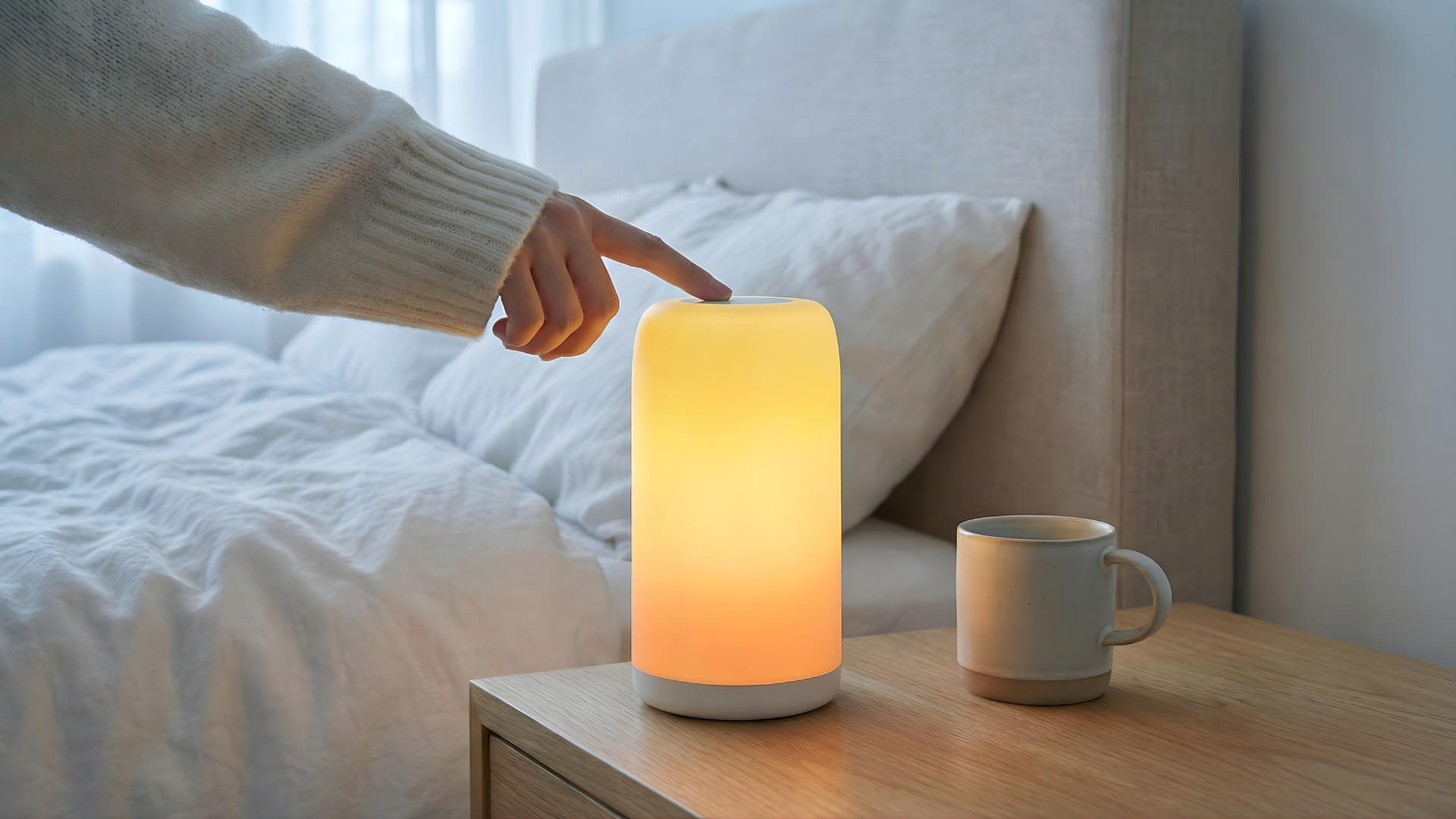 Aetheo Aura smart lamp — ambient RGB lighting